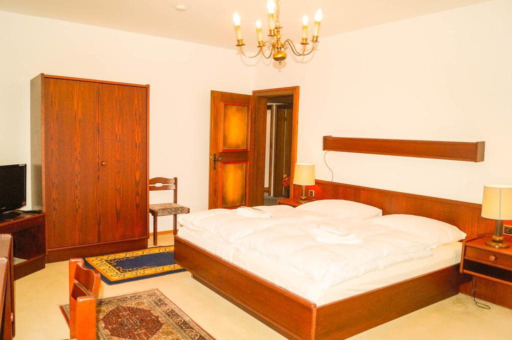 Schlosshotel Hoefingen Leonberg Extérieur photo